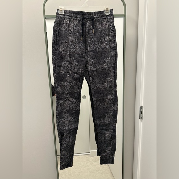 Zanerobe jogger *very new* - Picture 1 of 6